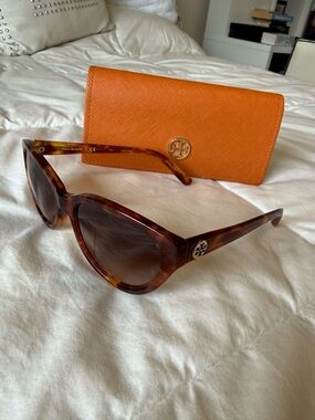 Tory Burch Tortoiseshell Cat-Eye Sunglasses with Orange Case